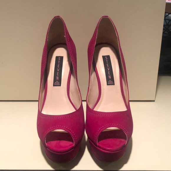 Super high heels that are surprisingly comfy! - Picture 1 of 3